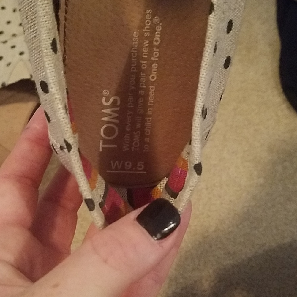 Toms - Picture 2 of 2